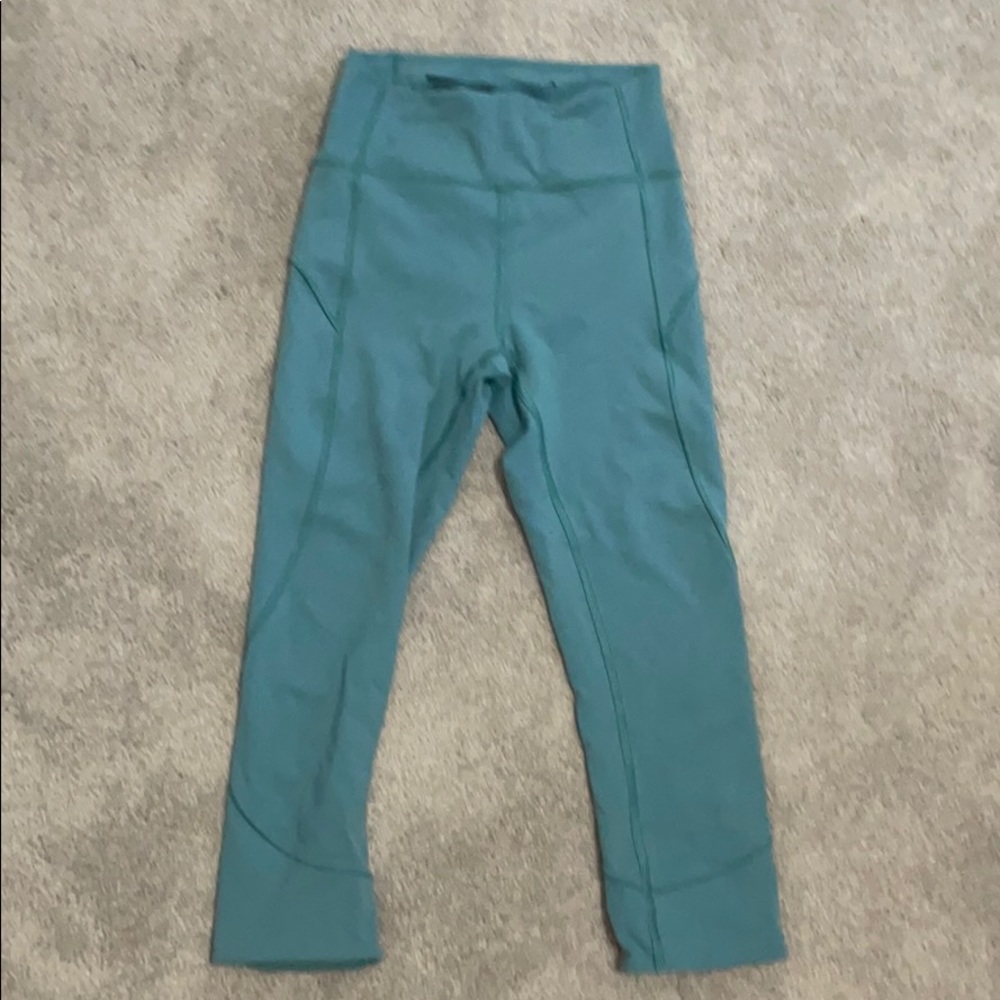 Lululemon In Movement cropped 21’ leggings